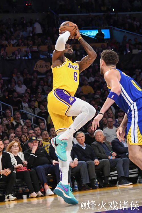 浓眉33+11詹姆斯27+14 湖人险胜爵士重回西部第五